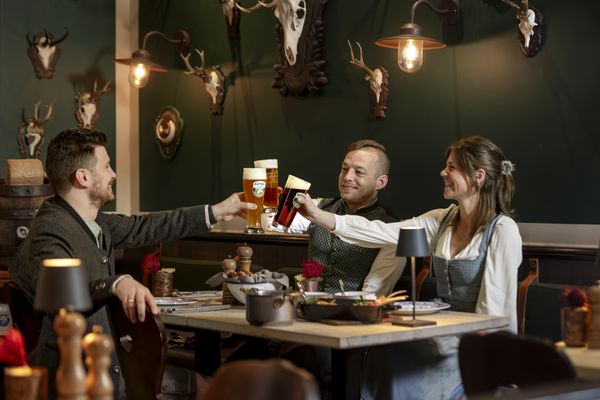 Gäste im Wirtshaus