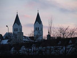 Centrally located cathedral in Freising at dusk.